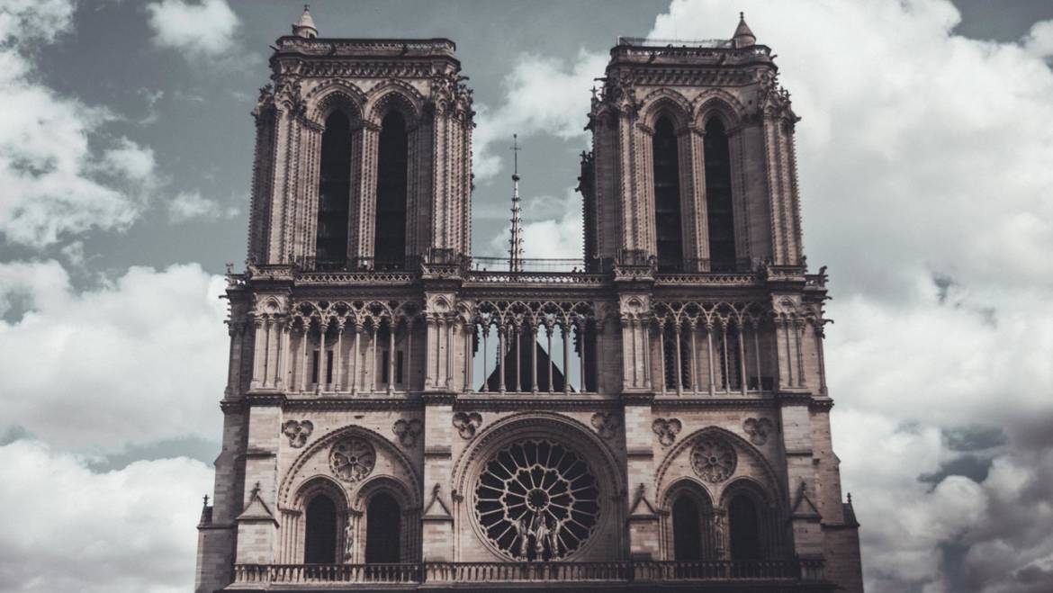 Y Notre-Dame sin seguro…